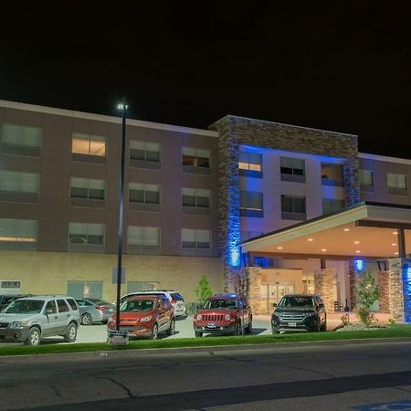 Holiday Inn Express & Suites - Warsaw - E Center By Ihg Exterior photo