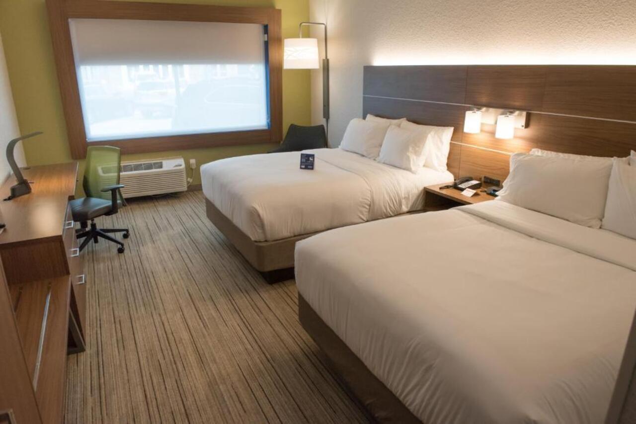 Holiday Inn Express & Suites - Warsaw - E Center By Ihg Exterior photo