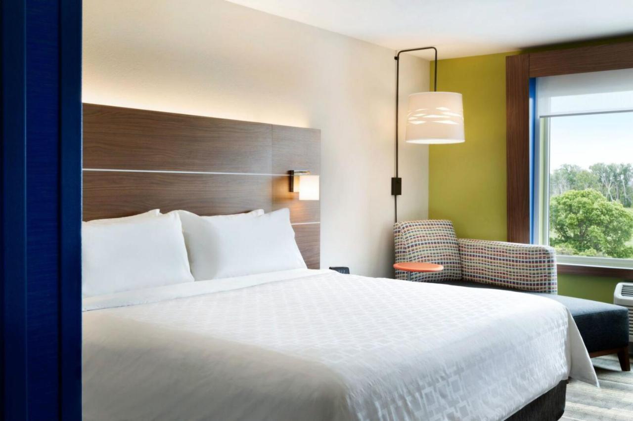 Holiday Inn Express & Suites - Warsaw - E Center By Ihg Exterior photo