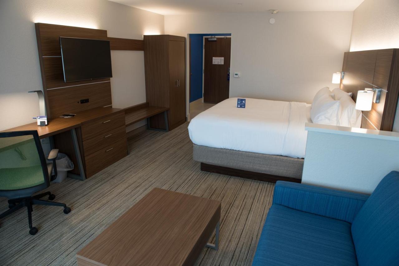 Holiday Inn Express & Suites - Warsaw - E Center By Ihg Exterior photo