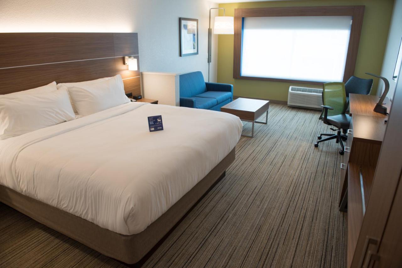 Holiday Inn Express & Suites - Warsaw - E Center By Ihg Exterior photo