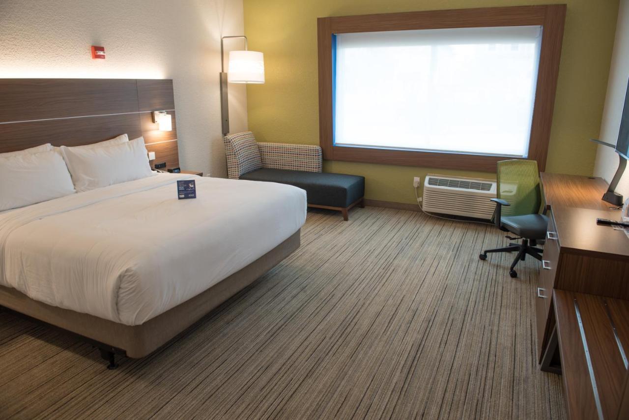 Holiday Inn Express & Suites - Warsaw - E Center By Ihg Exterior photo